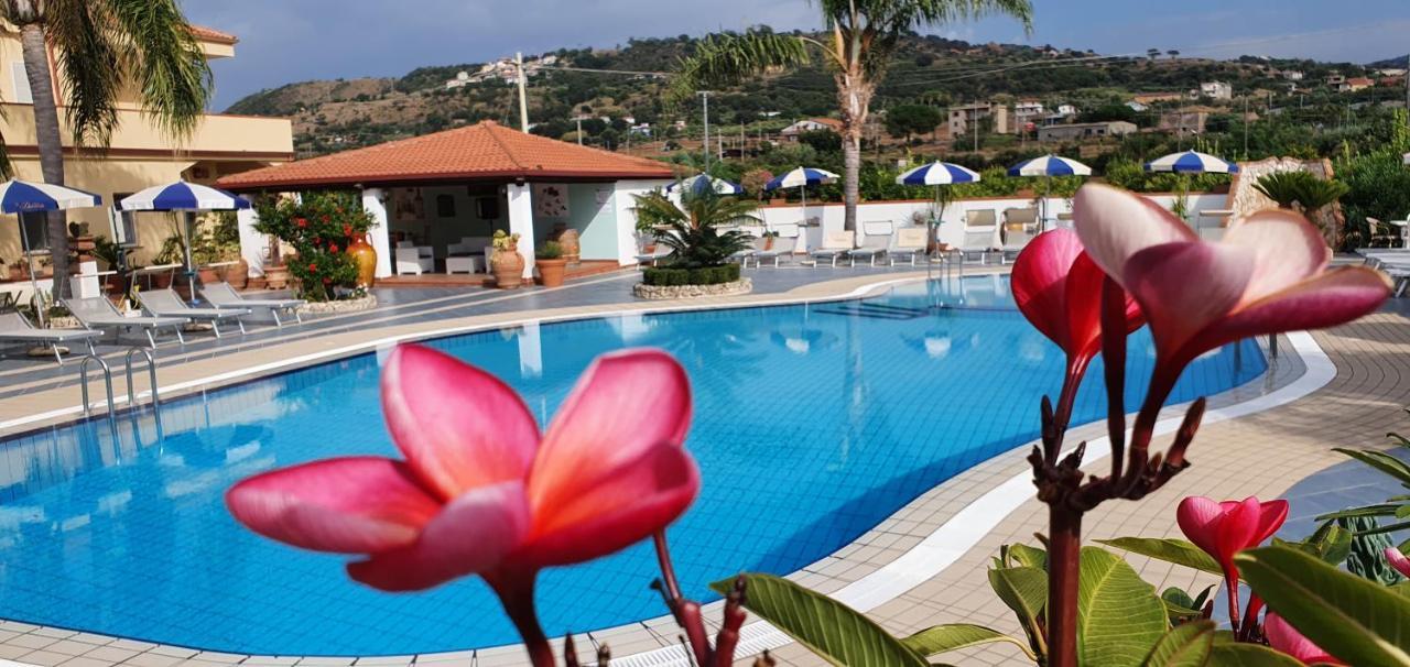 Hotel Damanse Santa Domenica  Exterior photo