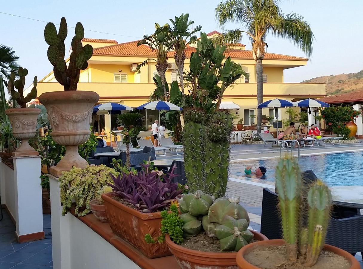 Hotel Damanse Santa Domenica  Exterior photo